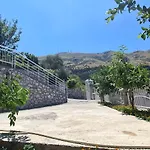 Hyka Stone House Bed & Breakfast 3*