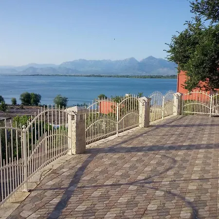 Hyka Stone House Bed & Breakfast 3*