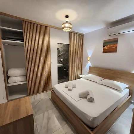 Hyka Stone House Bed & Breakfast Shkoder