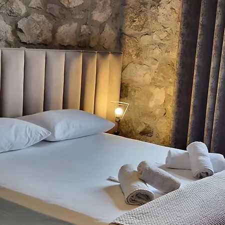 Hyka Stone House 3* Shkoder