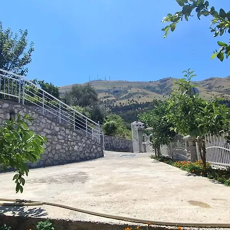 Hyka Stone House Bed & Breakfast 3*