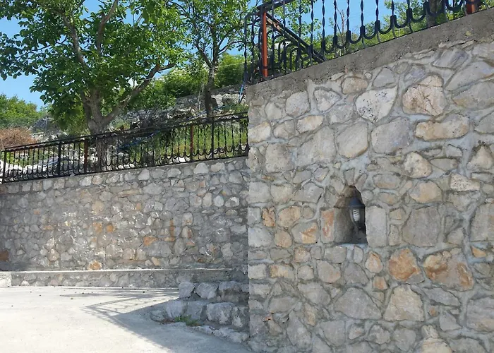 B&B Hyka Stone House