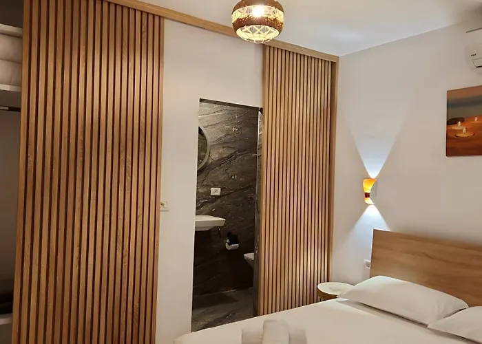 Hyka Stone House B&B 3*