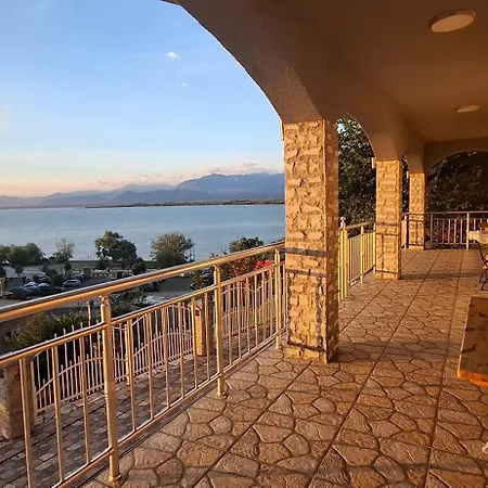 Bed & Breakfast Hyka Stone House