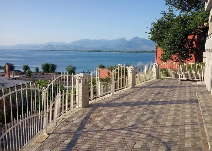 Hyka Stone House فندق مبيت وإفطار 3*