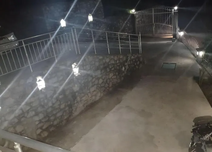 Hyka Stone House Bed and Breakfast Σκόδρα