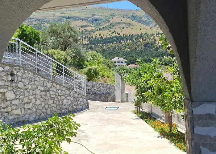 فندق مبيت وإفطار Hyka Stone House 3*